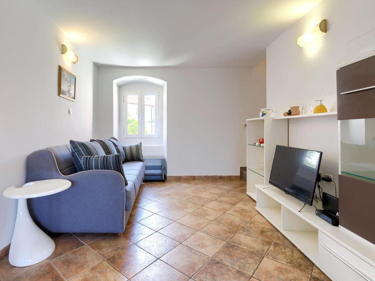 Vikendica Charming Apartment With Private Terrace In Porec *