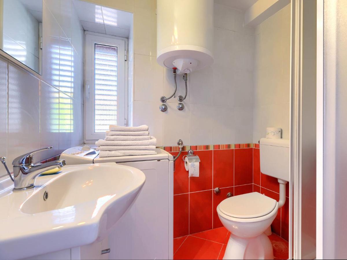 Vikendica Charming Apartment With Private Terrace In Porec Porec