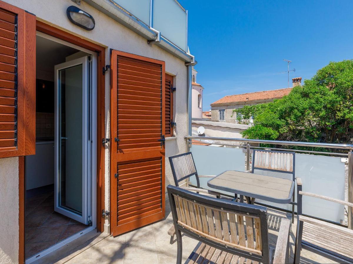 Charming Apartment With Private Terrace In Porec Vikendica