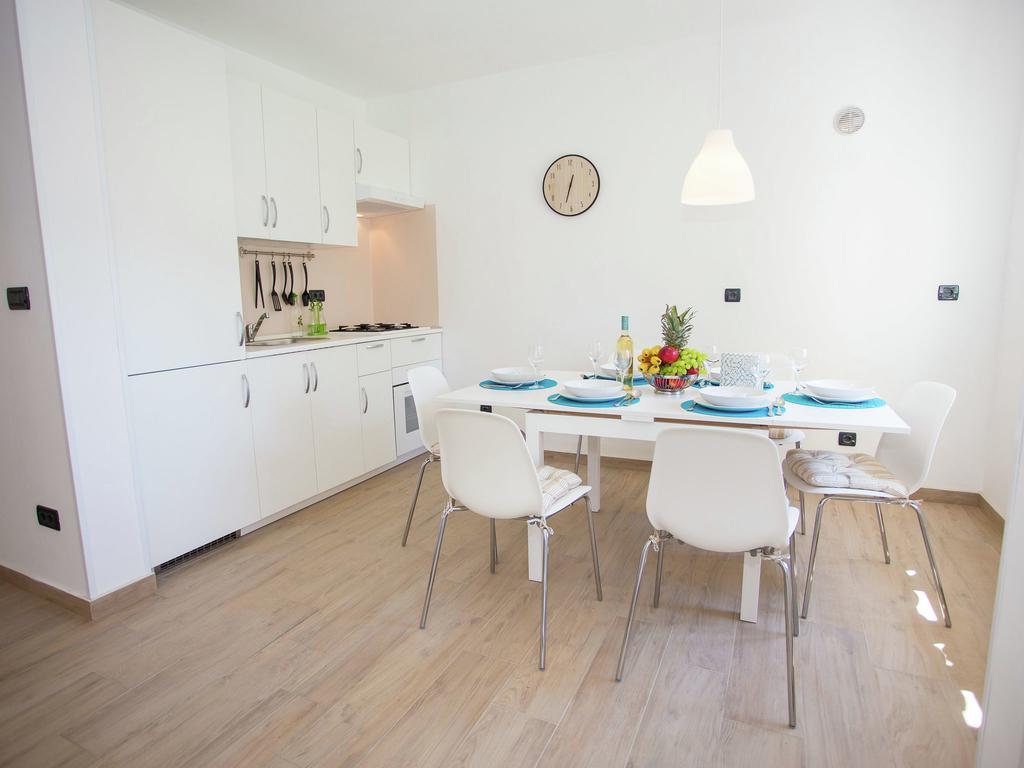 Charming Apartment With Private Terrace In Porec Vikendica