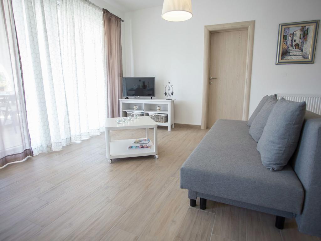 Charming Apartment With Private Terrace In Porec Vikendica *